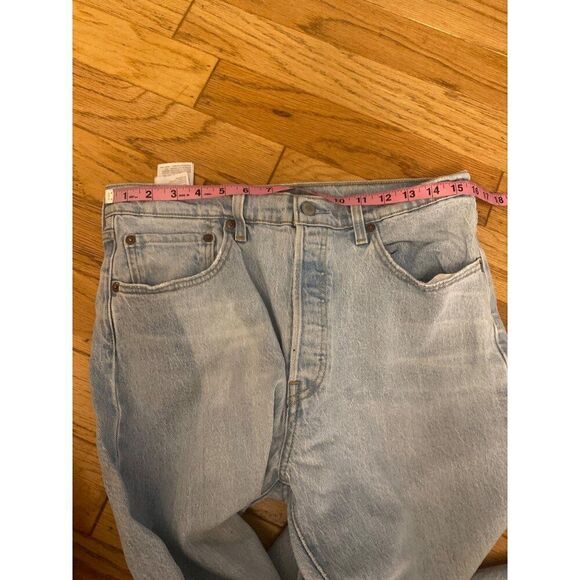 Levi's women's Light Wash button fly high rise 31W x 32L cotton jeans - Picture 9 of 11
